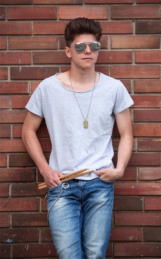 Jakub Kopecký — bicí, zpěv